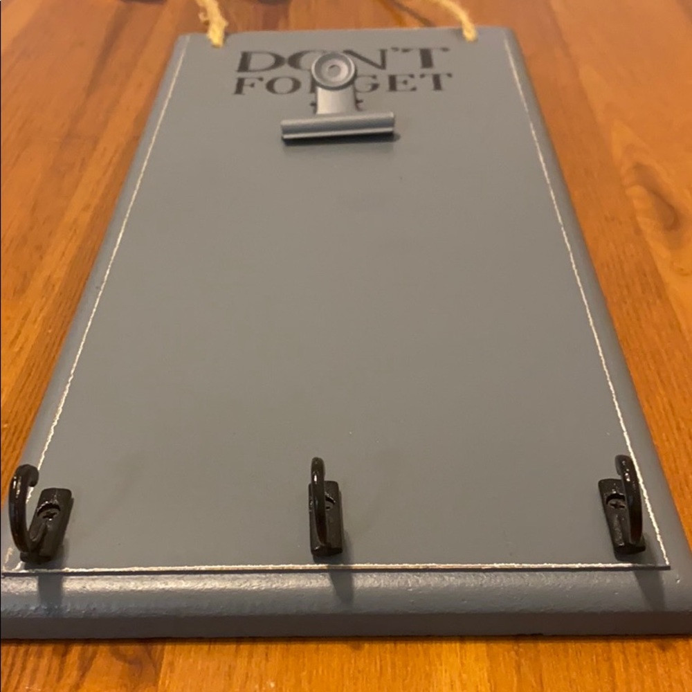 Key/notepad hanger - Picture 2 of 3